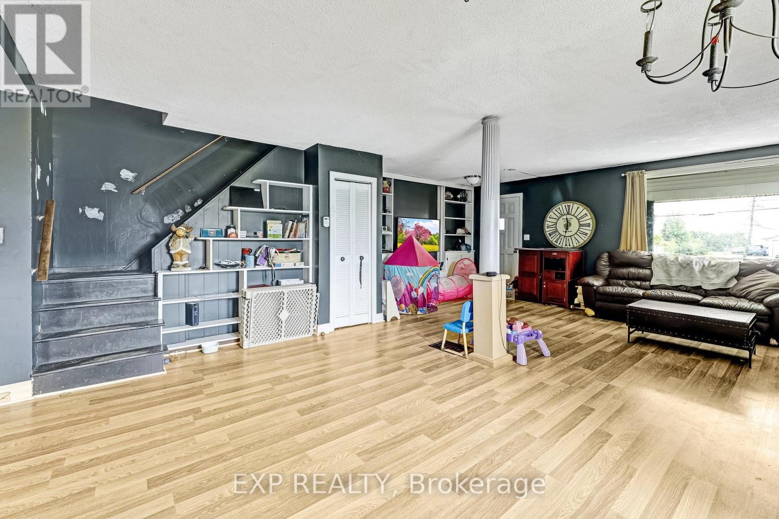 56 Victoria Avenue E, South Huron, Ontario  N0M 1M0 - Photo 6 - X12132432