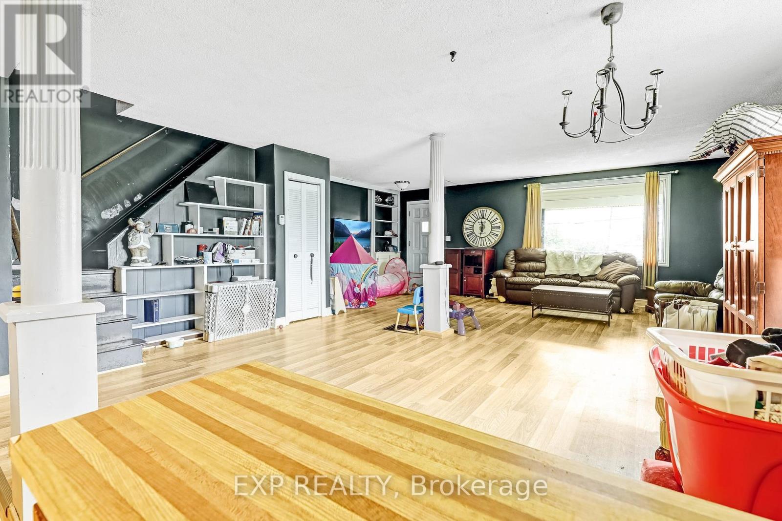 56 Victoria Avenue E, South Huron, Ontario  N0M 1M0 - Photo 7 - X12132432