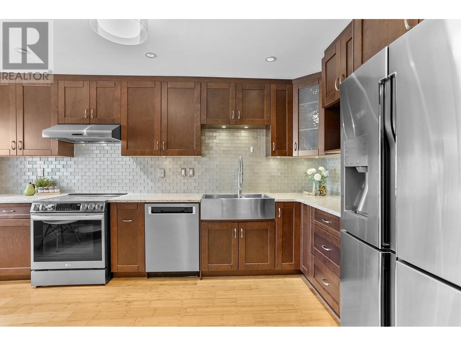 7 1318 Brunette Avenue, Coquitlam, British Columbia  V3K 6R1 - Photo 2 - R3000141