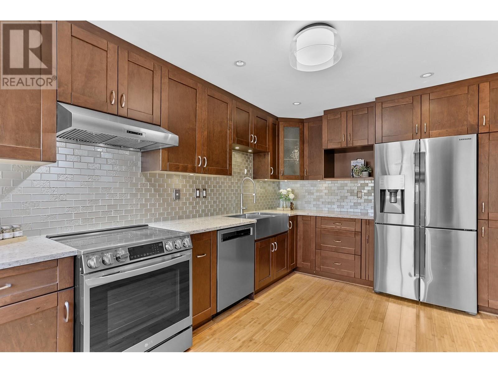 7 1318 Brunette Avenue, Coquitlam, British Columbia  V3K 6R1 - Photo 3 - R3000141