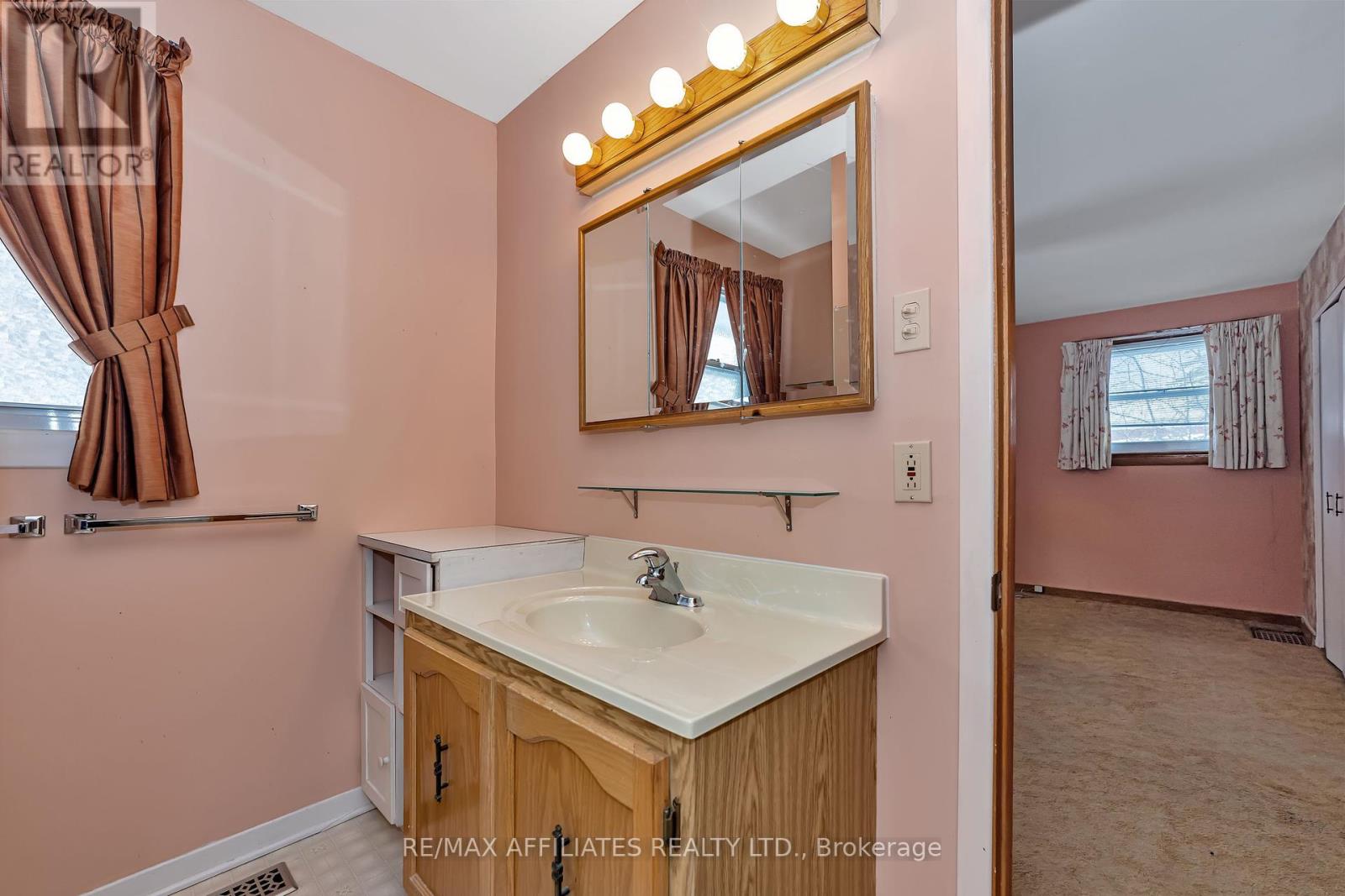 850 Killeen Avenue, Ottawa, Ontario  K2A 2X7 - Photo 17 - X12104331