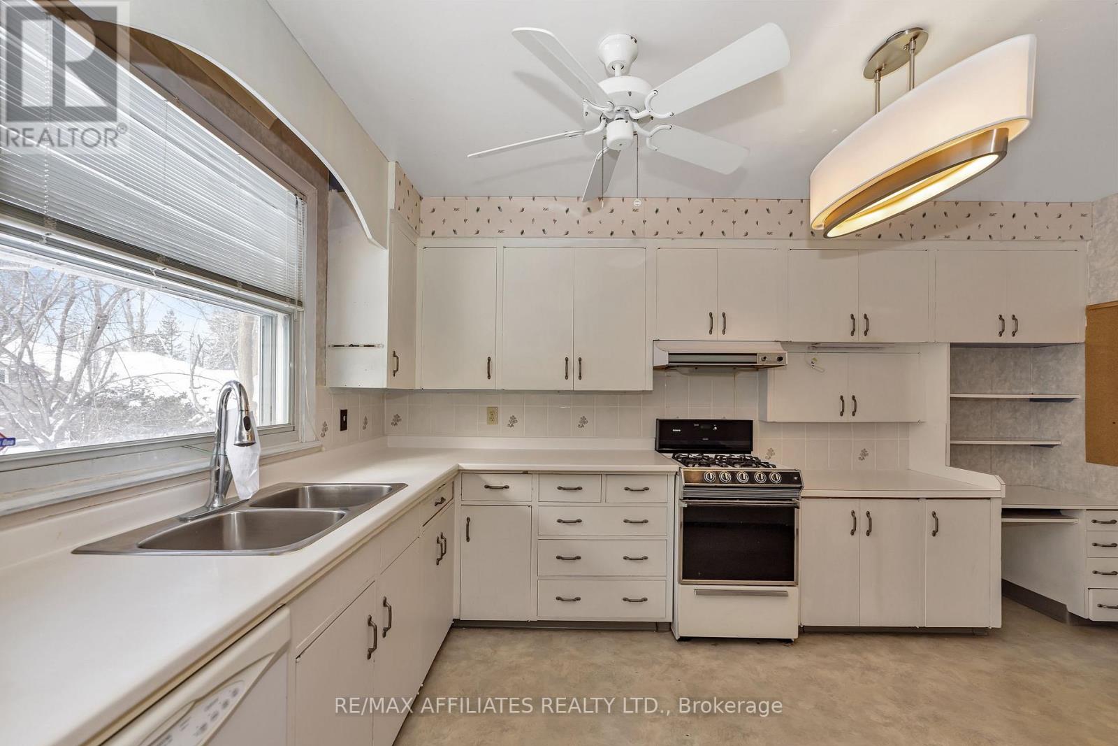850 Killeen Avenue, Ottawa, Ontario  K2A 2X7 - Photo 12 - X12104331