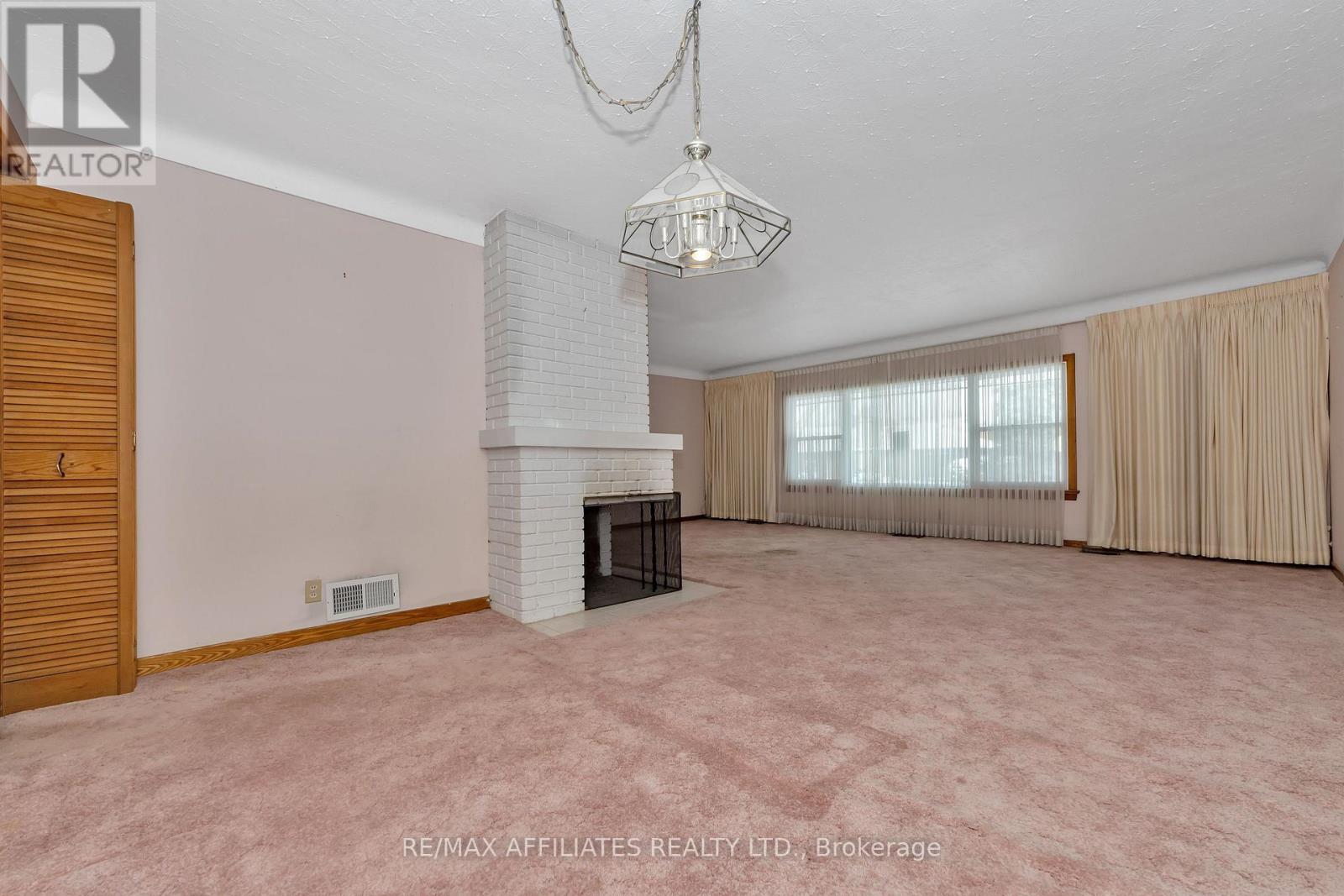 850 Killeen Avenue, Ottawa, Ontario  K2A 2X7 - Photo 8 - X12104331