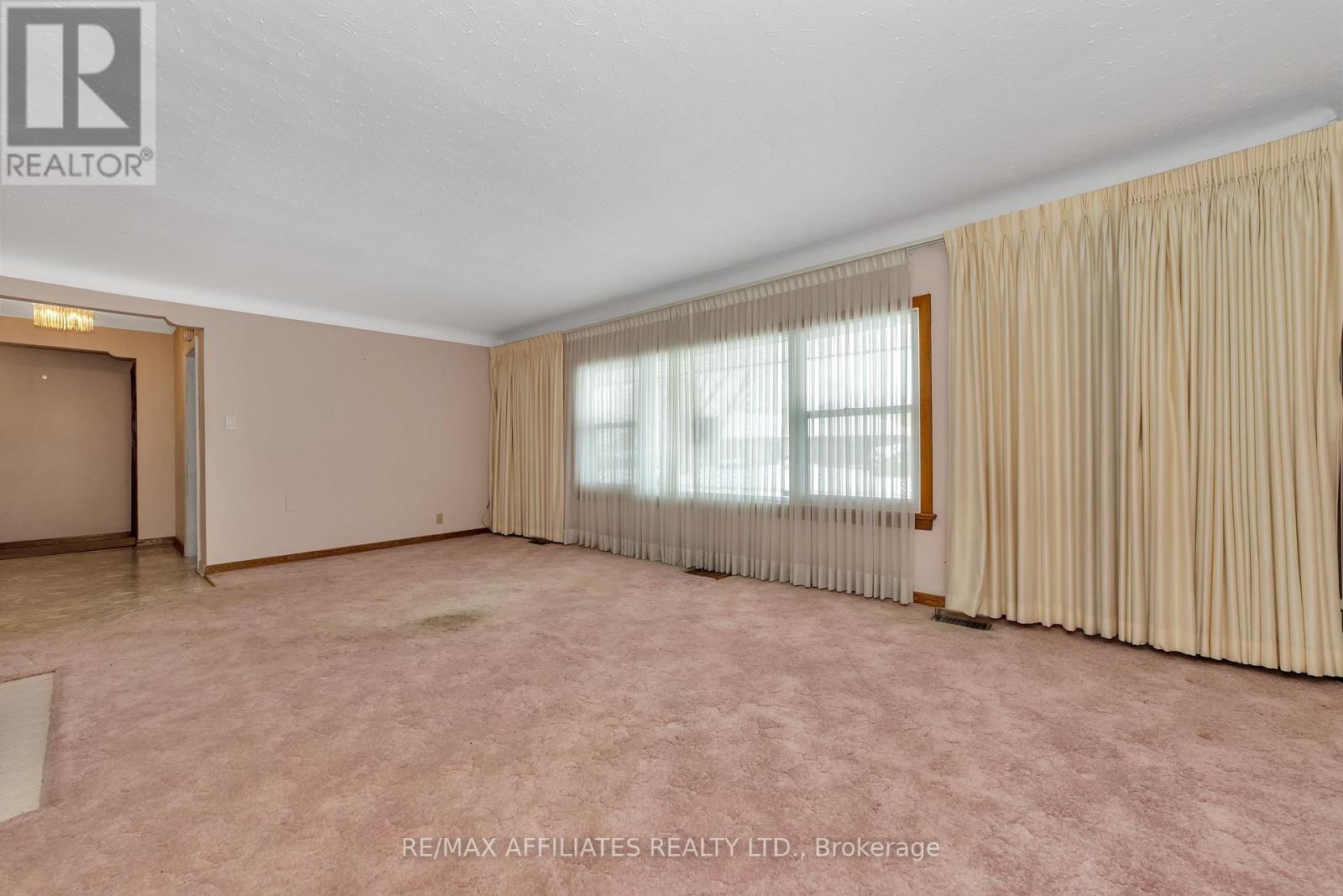 850 Killeen Avenue, Ottawa, Ontario  K2A 2X7 - Photo 5 - X12104331