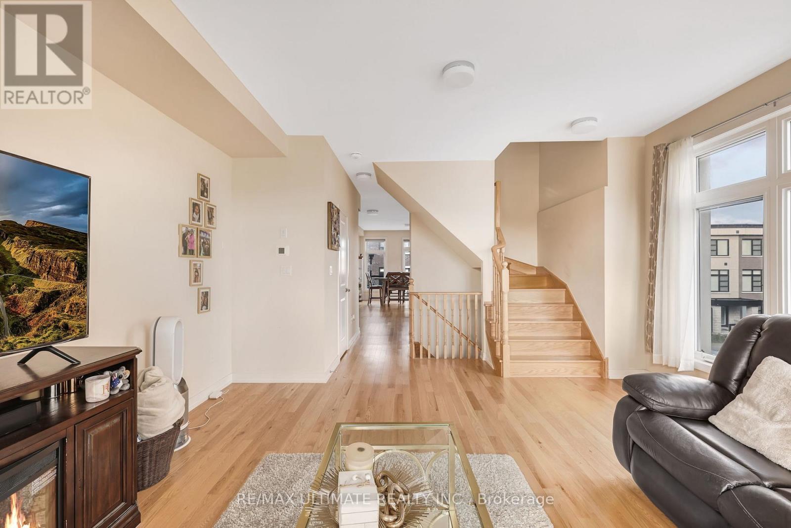 2632 Castlegate Crossing Drive, Pickering, Ontario  L1X 0H6 - Photo 4 - E12132442