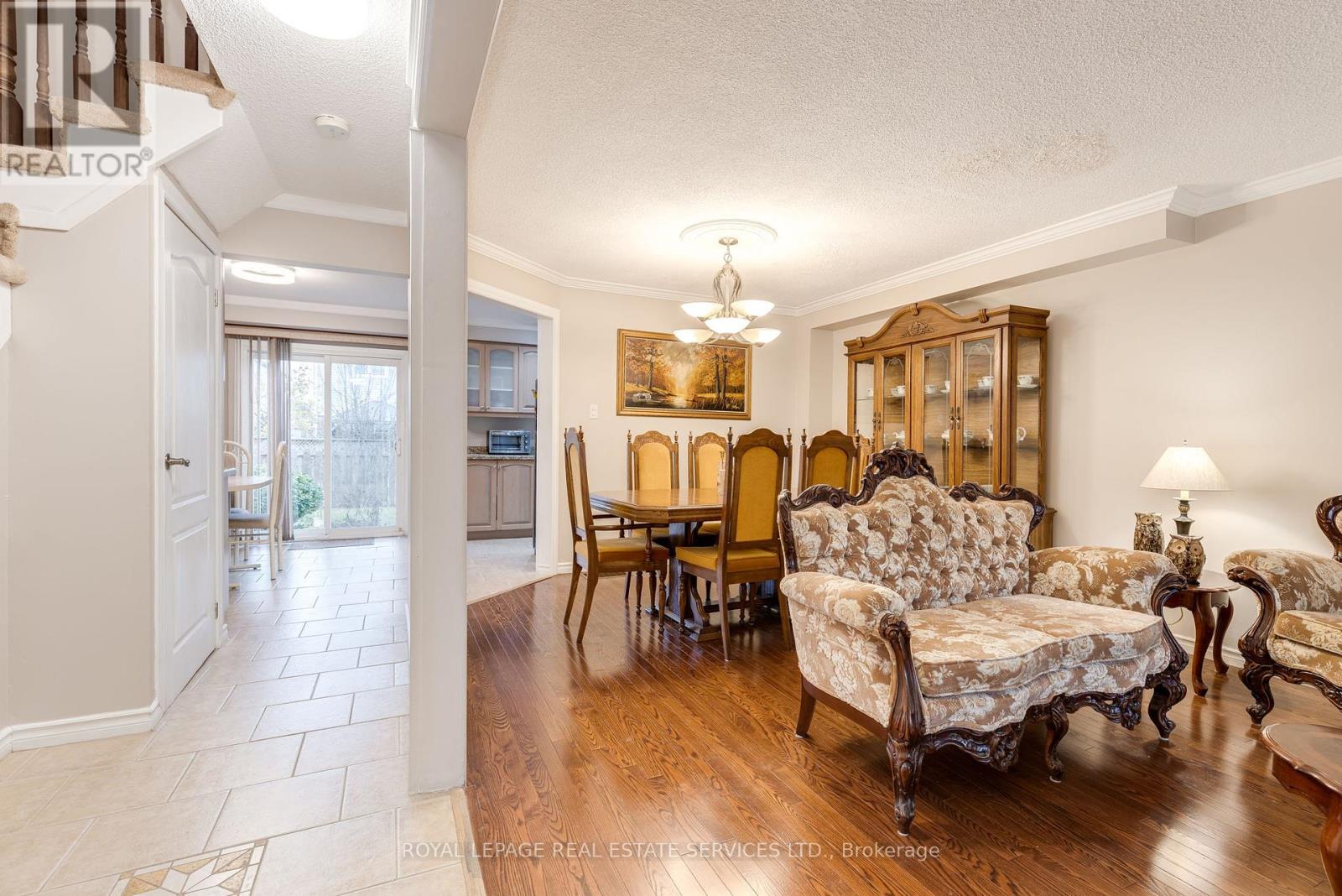 9 Lady Bower Crescent, Toronto, Ontario  M1B 4R2 - Photo 8 - E12132449
