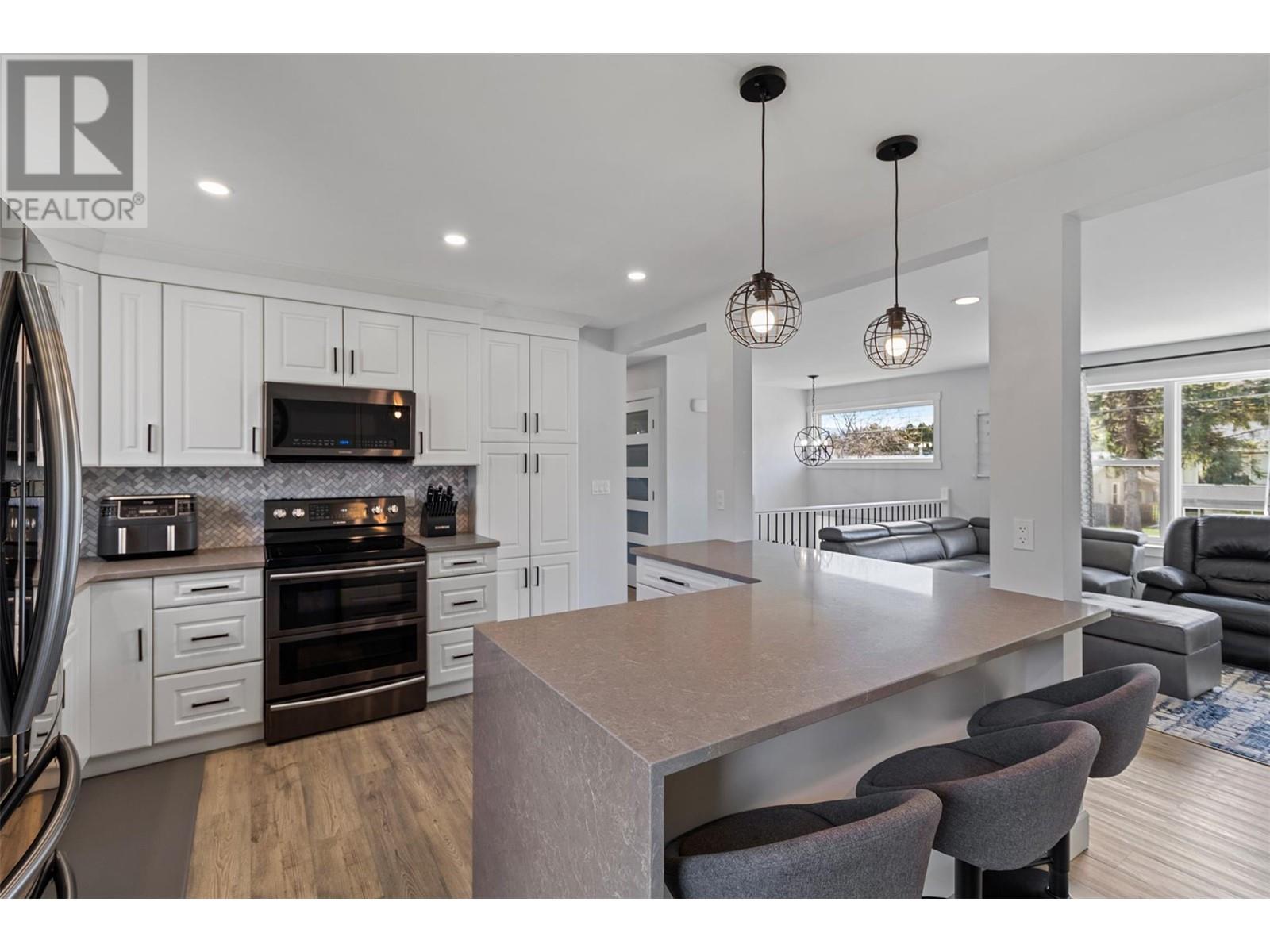 689 VALDES Drive, Kamloops, British Columbia