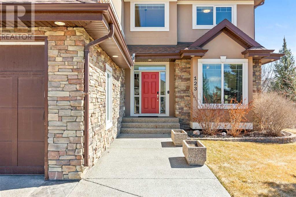Property at 123 Wentworth Court SW image 2