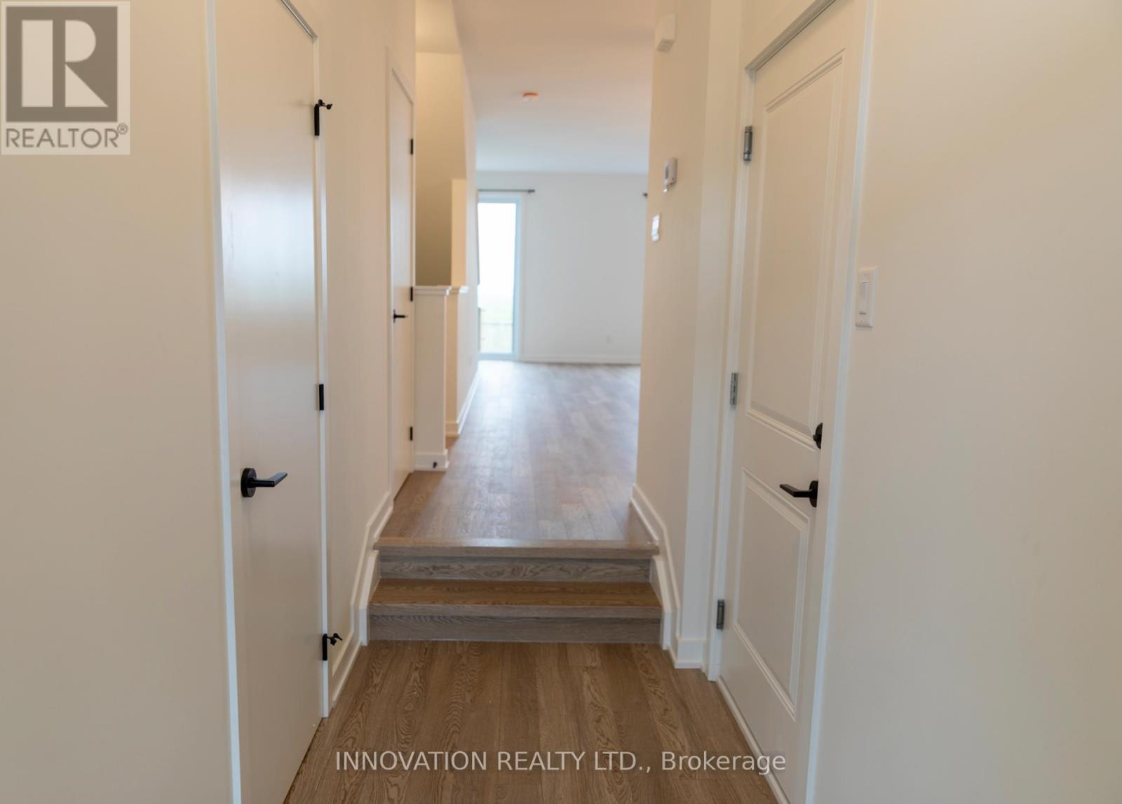 775 Maverick Crescent, Ottawa, Ontario  K2S 2X2 - Photo 2 - X12132473