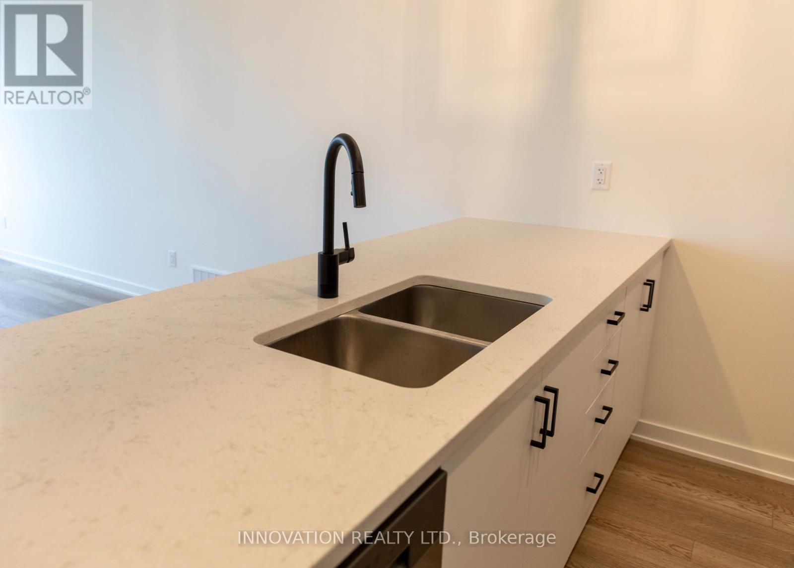 775 Maverick Crescent, Ottawa, Ontario  K2S 2X2 - Photo 4 - X12132473