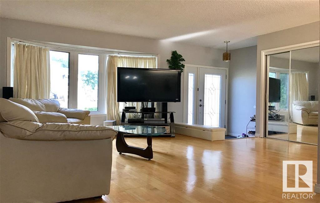 Property at 9220 172 ST NW image 3