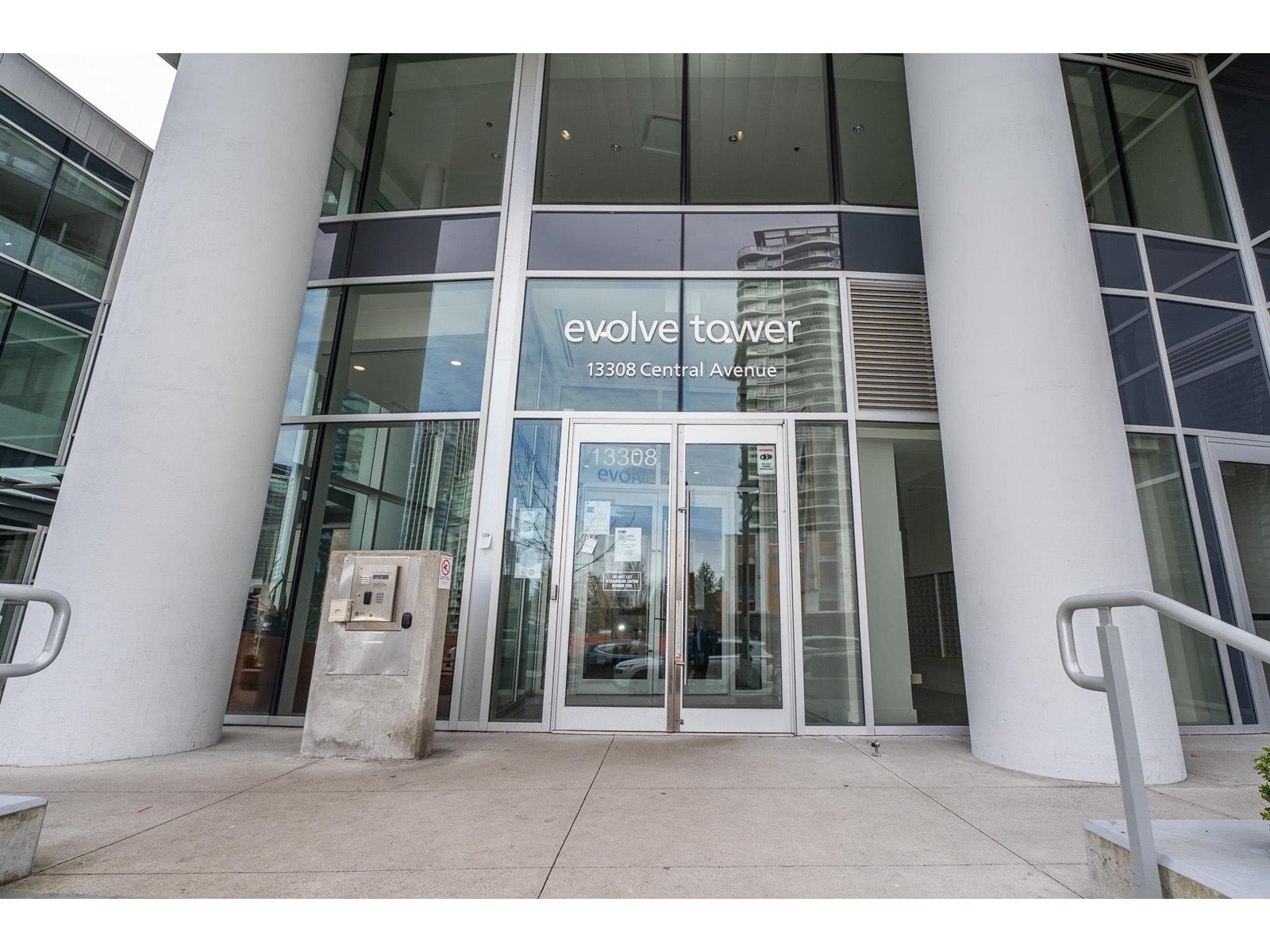 1601 13308 Central Avenue, Surrey, British Columbia  V3T 0M4 - Photo 3 - R2999783