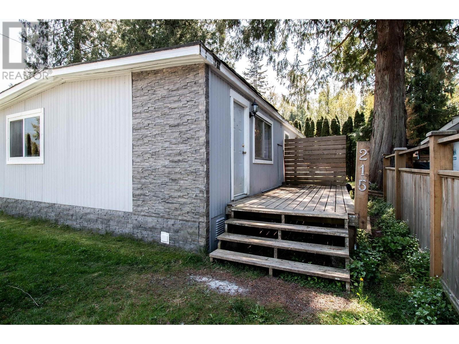215 1830 Mamquam Road, Squamish, British Columbia  V8B 0J1 - Photo 2 - R2993407