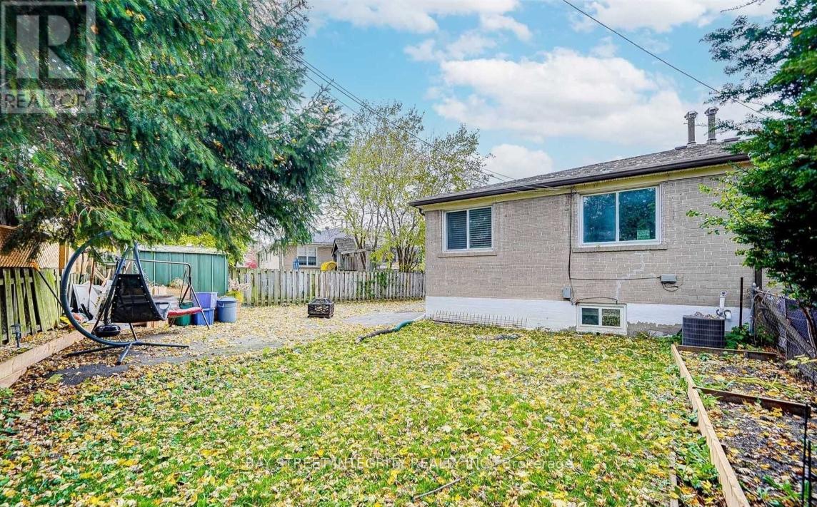 Main 416 Browndale Crescent, Richmond Hill, Ontario  L4C 3J4 - Photo 14 - N12126301