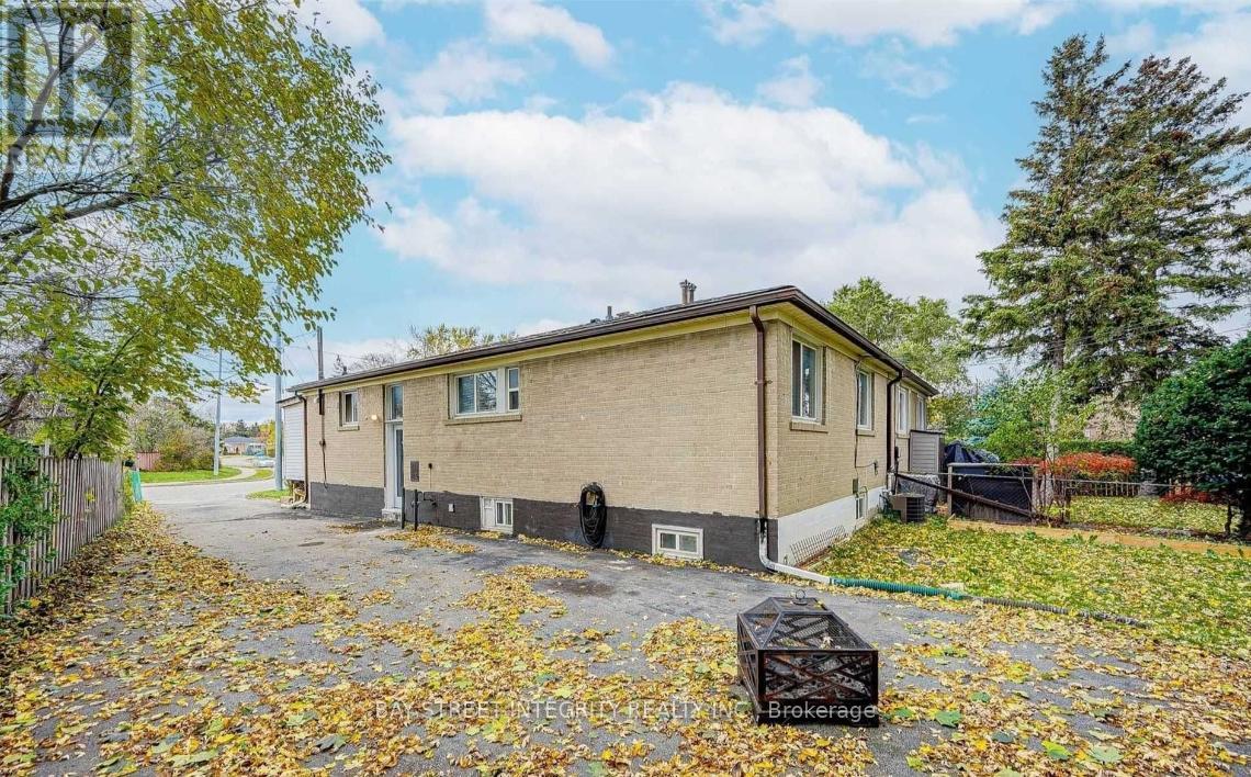 Main 416 Browndale Crescent, Richmond Hill, Ontario  L4C 3J4 - Photo 13 - N12126301