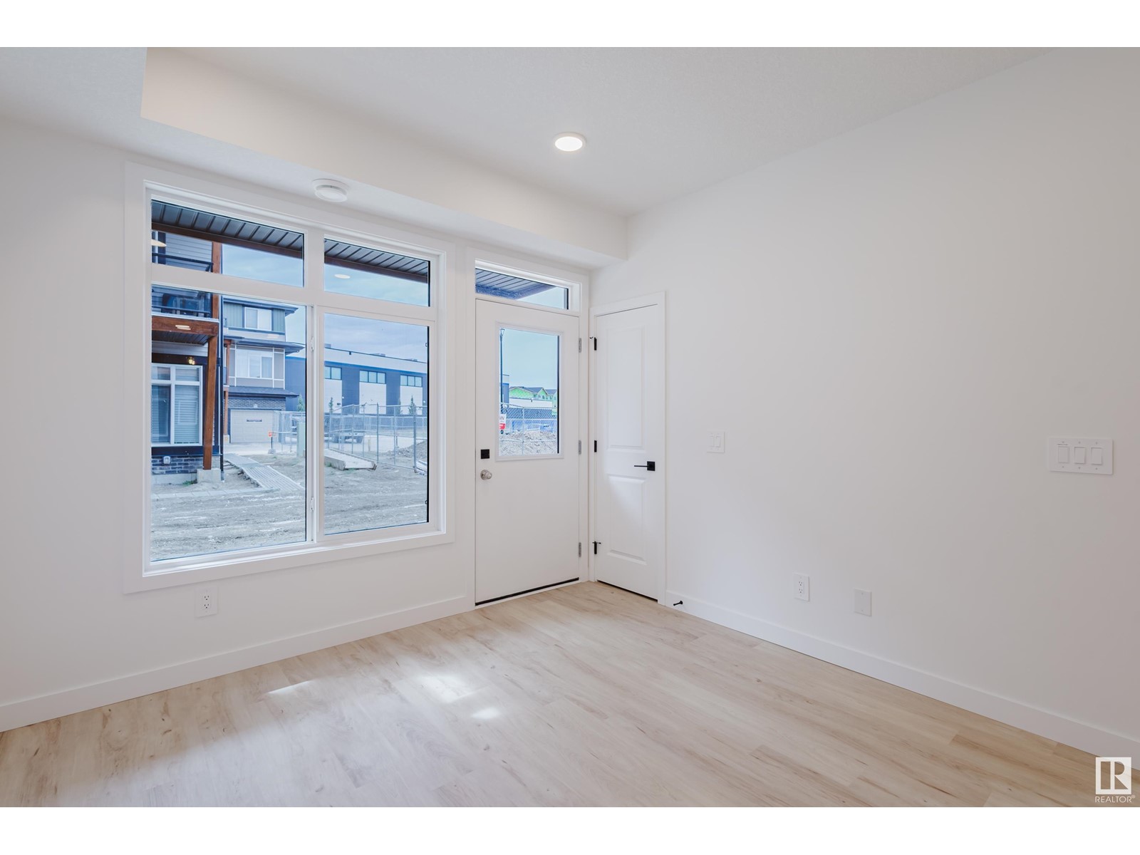 Property at #36 16231 19 AV SW image 4
