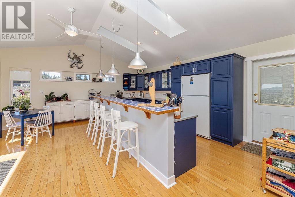 Property at 802 OCEANMOUNT BOULEVARD image 4