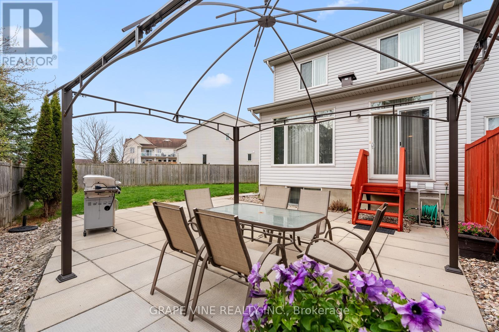 224 Arrita Street, Ottawa, Ontario  K2S 0J7 - Photo 3 - X12132494