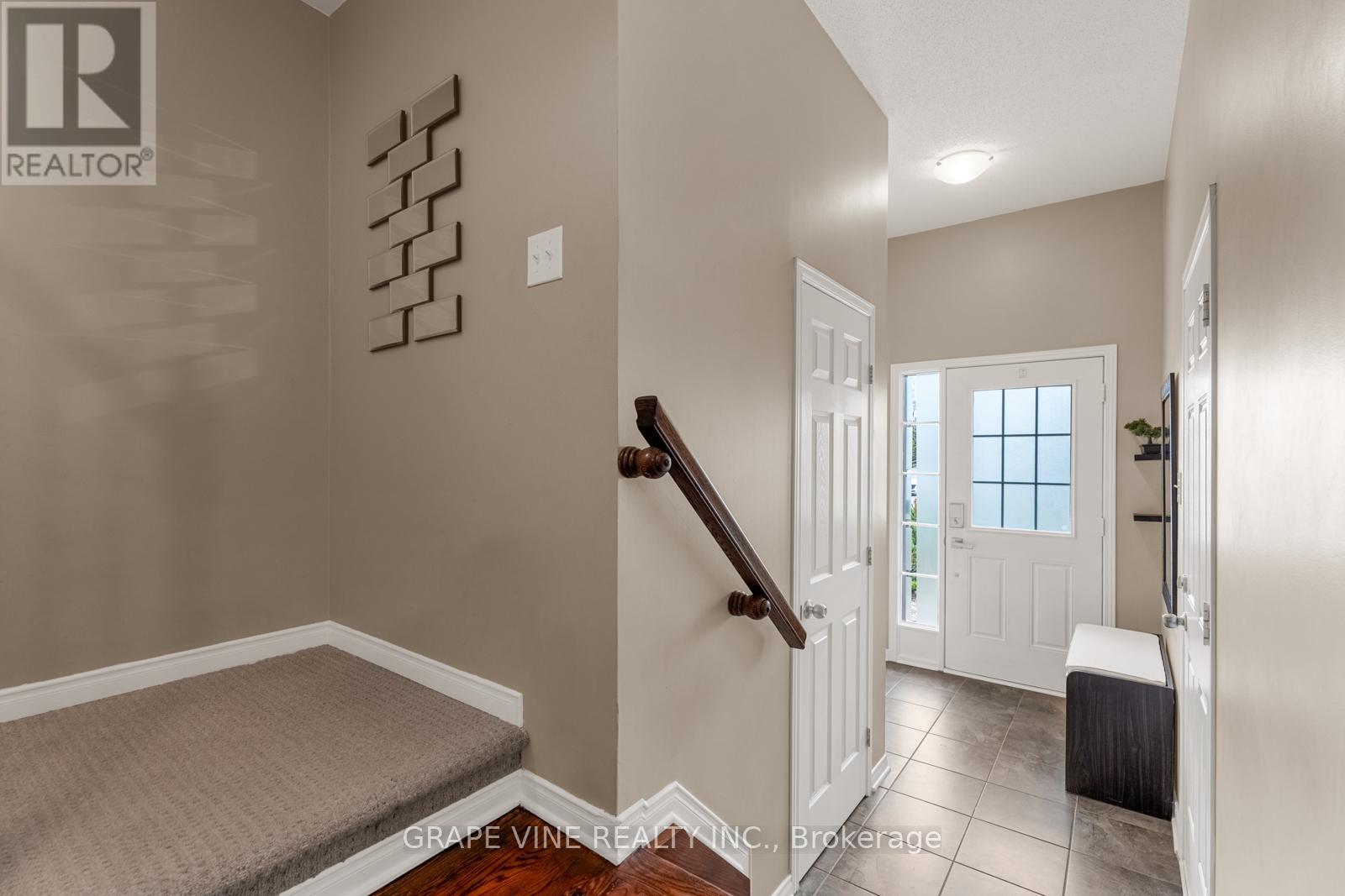224 Arrita Street, Ottawa, Ontario  K2S 0J7 - Photo 5 - X12132494