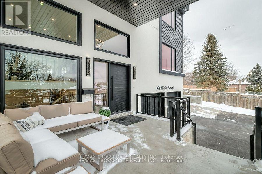 696 Hillview Crescent, Pickering, Ontario  L1W 2R7 - Photo 3 - E12132500