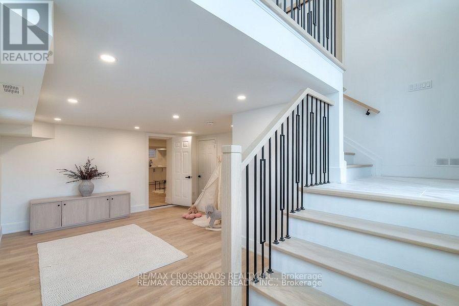 696 Hillview Crescent, Pickering, Ontario  L1W 2R7 - Photo 30 - E12132500