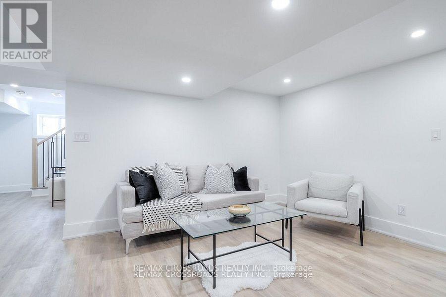 696 Hillview Crescent, Pickering, Ontario  L1W 2R7 - Photo 32 - E12132500