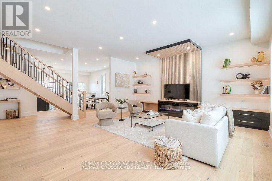 696 Hillview Crescent, Pickering, Ontario  L1W 2R7 - Photo 7 - E12132500