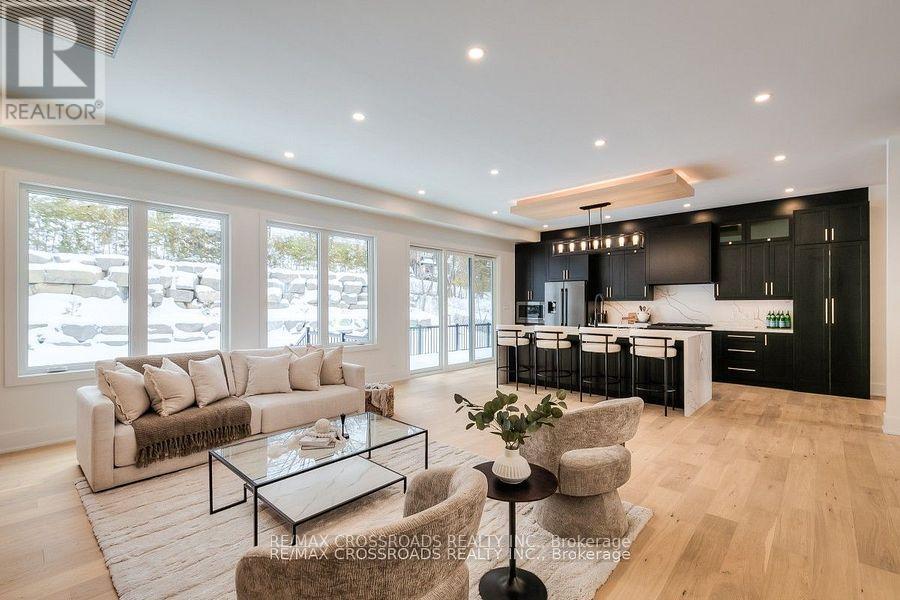 696 Hillview Crescent, Pickering, Ontario  L1W 2R7 - Photo 8 - E12132500