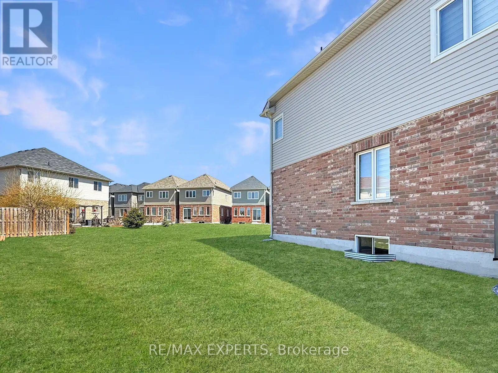 9256 Griffon Street, Niagara Falls, Ontario  L2G 3R6 - Photo 3 - X12132038