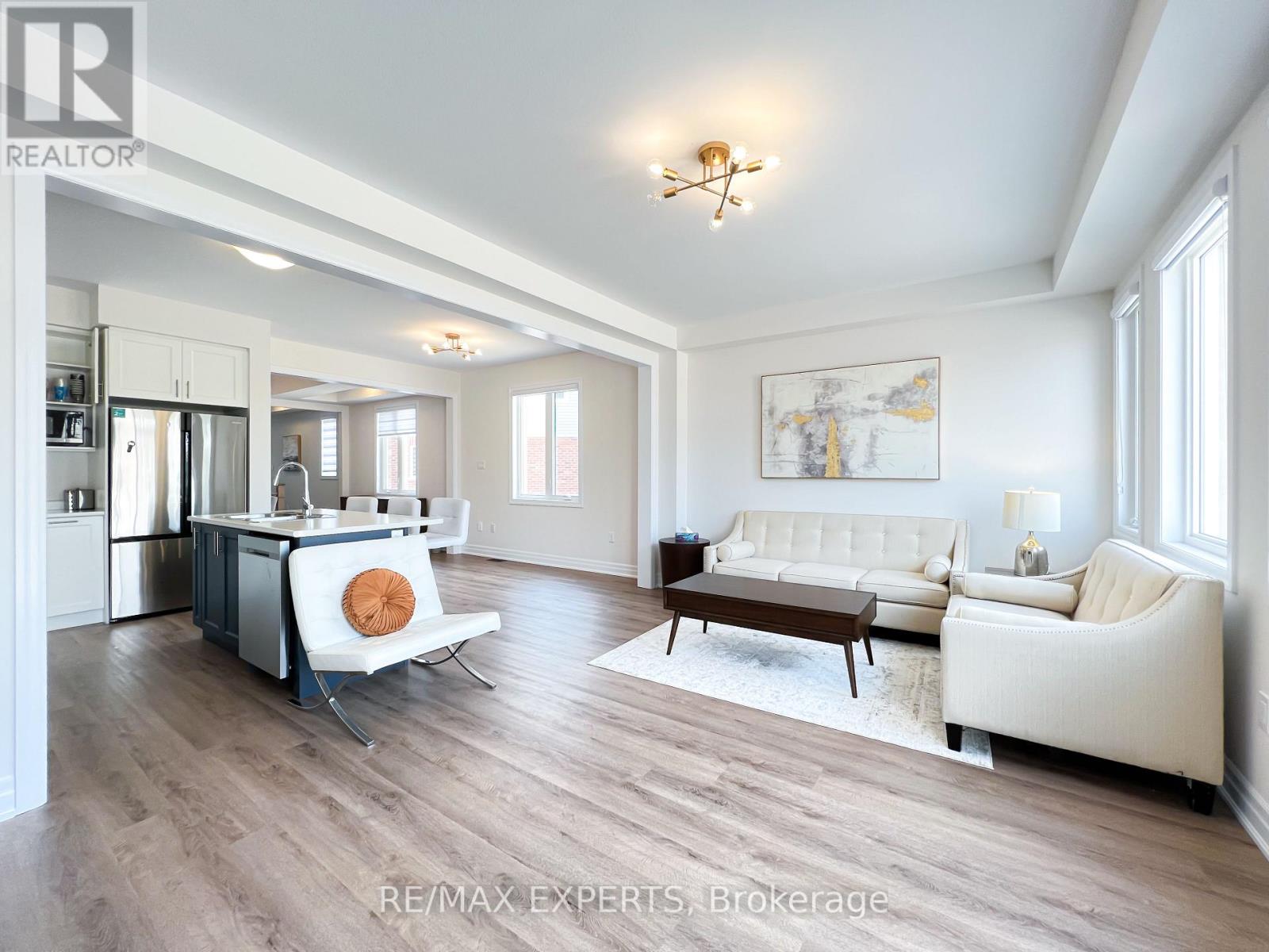 9256 Griffon Street, Niagara Falls, Ontario  L2G 3R6 - Photo 8 - X12132038