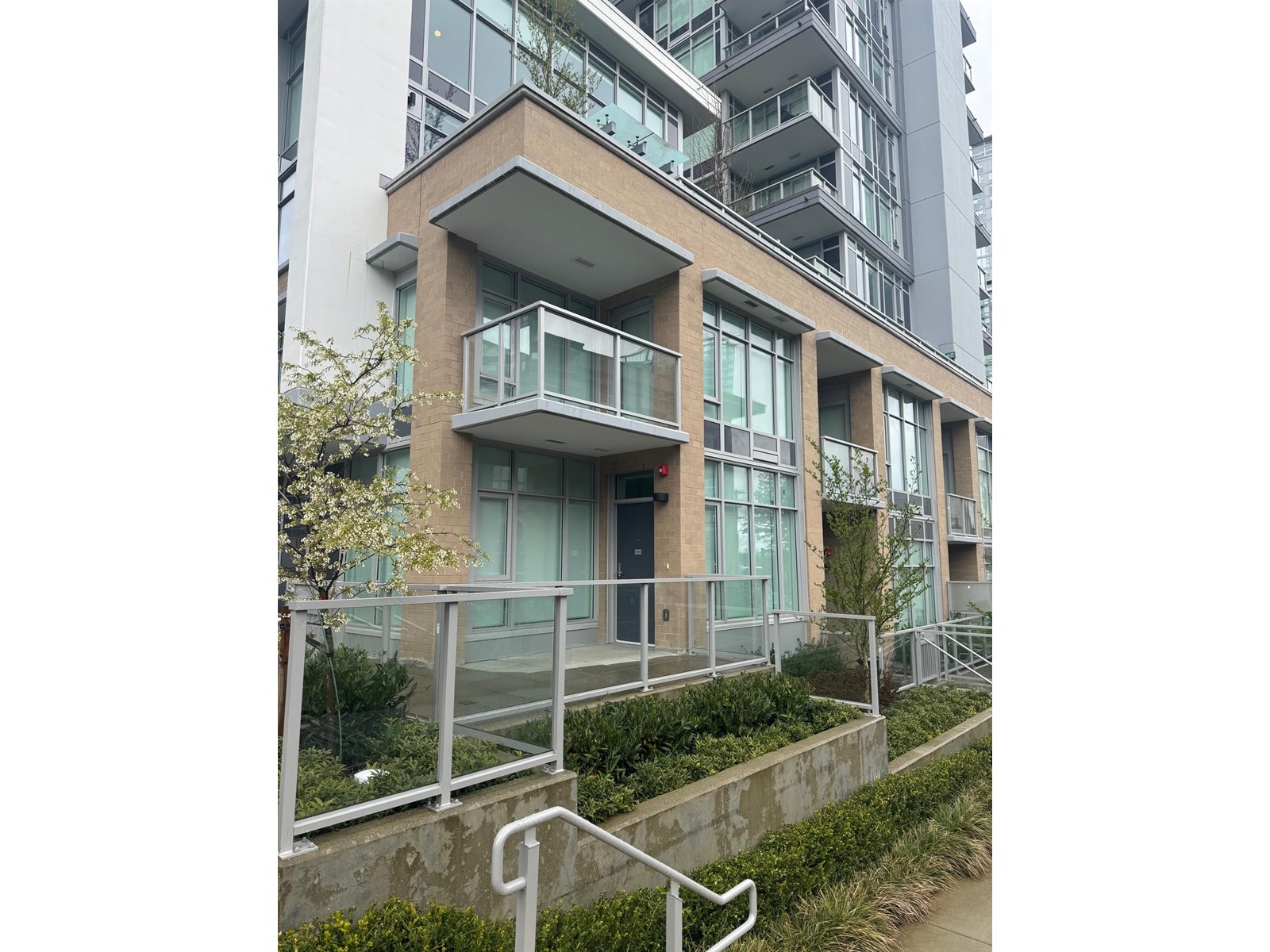 Th4 13350 Central Avenue, Surrey, British Columbia  V3T 0S1 - Photo 6 - R2987480