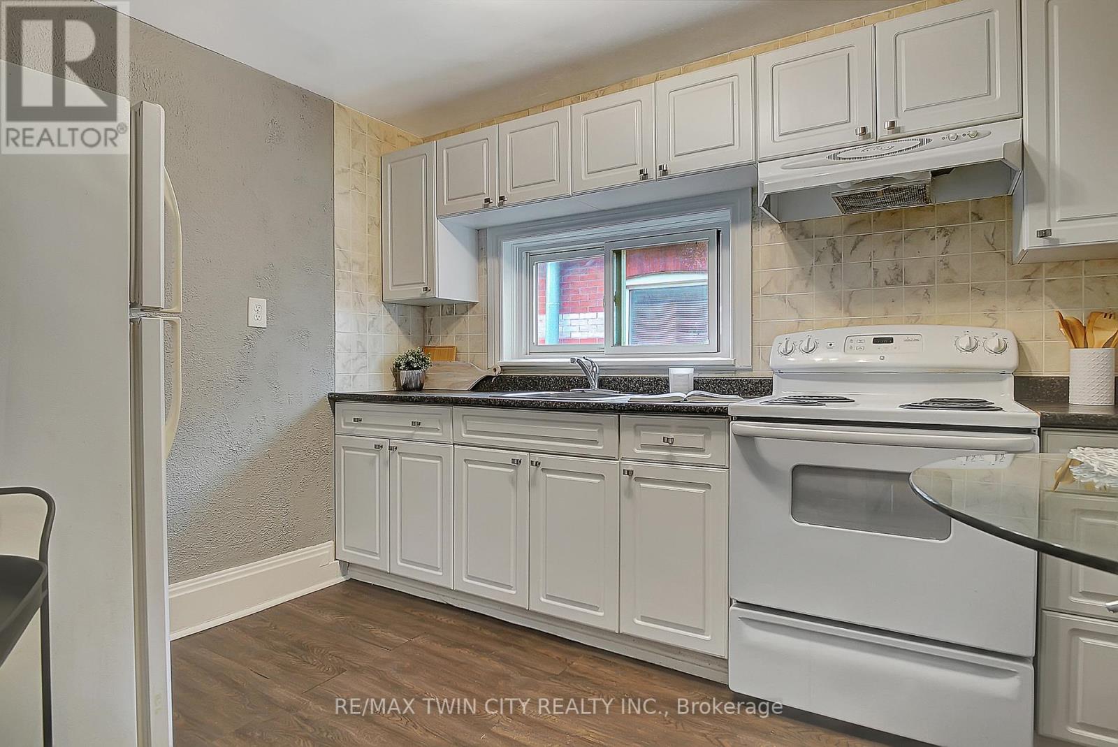 Property at 211 DOLPH STREET N image 5