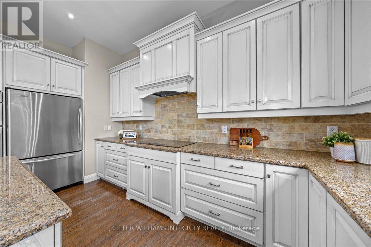 105 Black Maple, Ottawa, Ontario  K1M 0J3 - Photo 14 - X12116327
