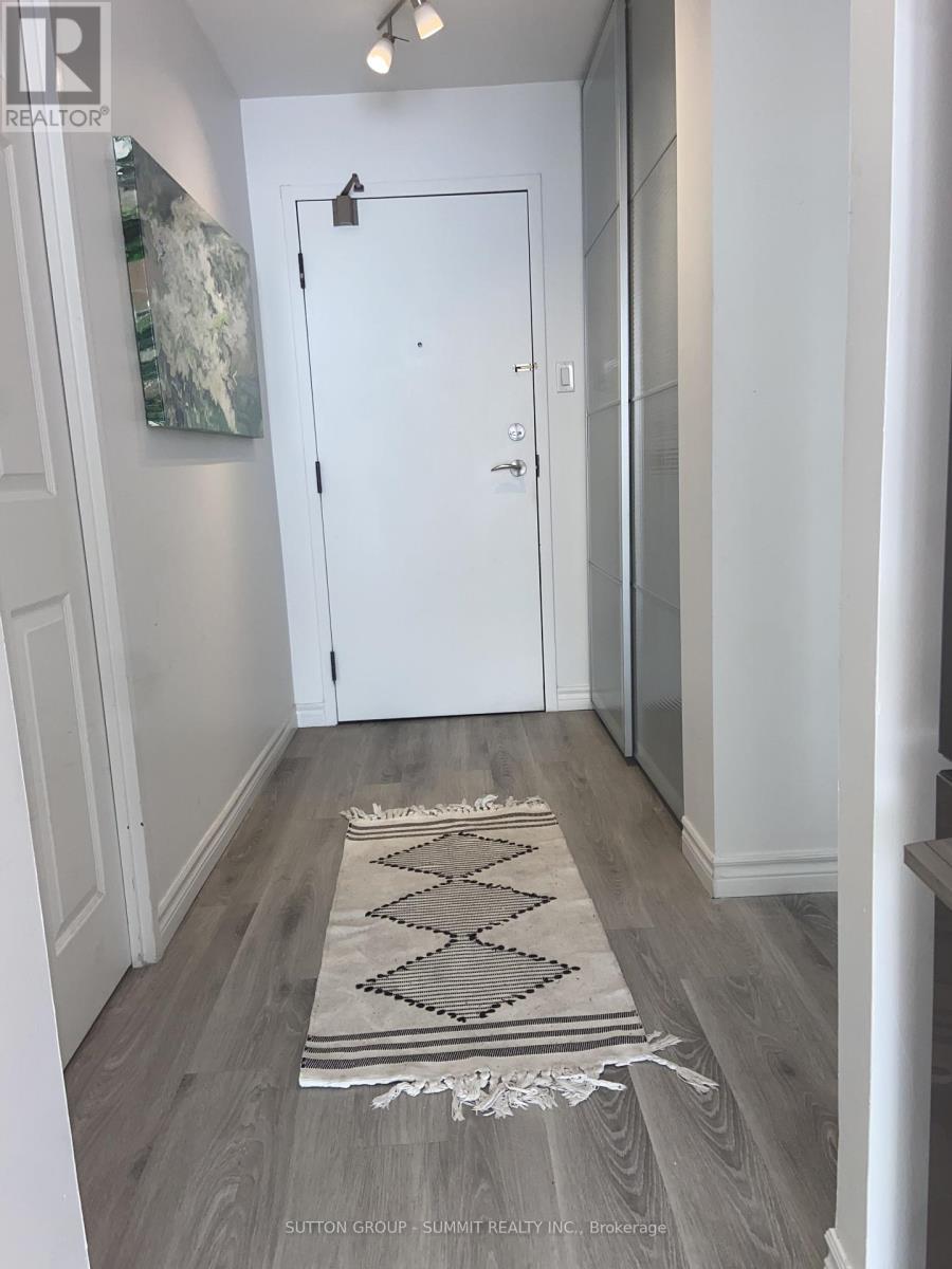 507 - 350 Rathburn Road, Mississauga, Ontario  L5B 3Y2 - Photo 3 - W12132388