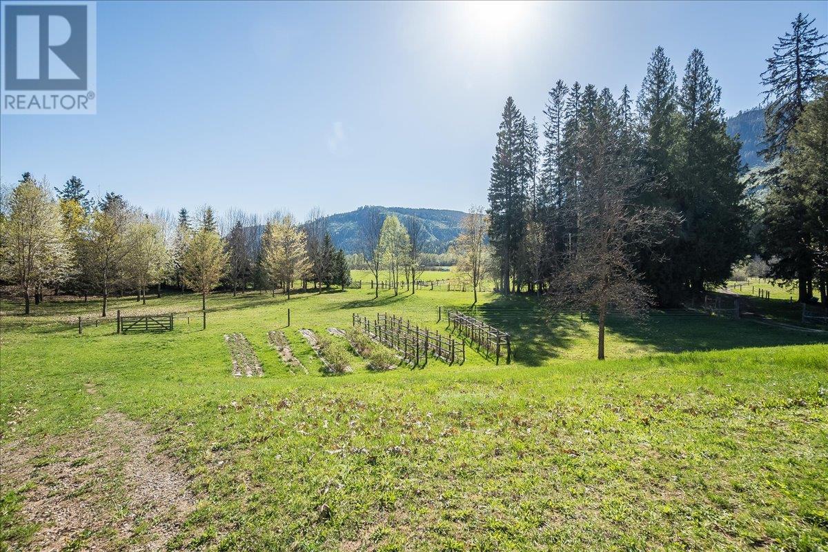3371 Highway 3b Highway, Fruitvale, British Columbia  V0G 1L1 - Photo 84 - 10345823