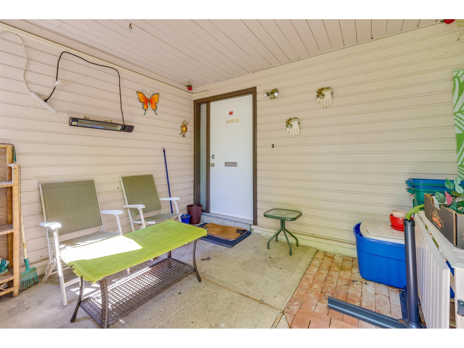 10618 Holly Park Lane, Surrey, British Columbia  V3R 6X9 - Photo 3 - R2998723
