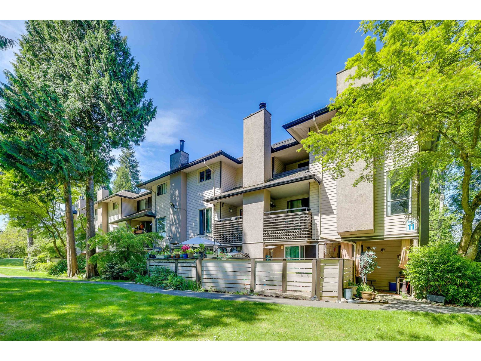 10618 Holly Park Lane, Surrey, British Columbia  V3R 6X9 - Photo 1 - R2998723
