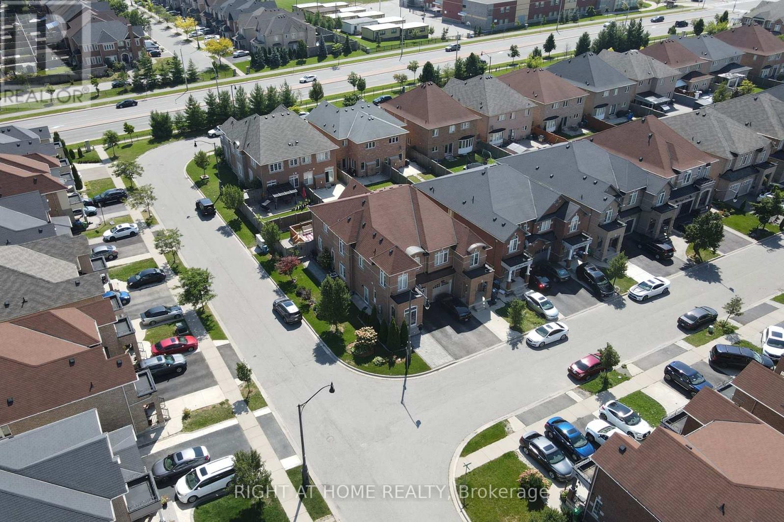 Lower - 33 Wasaga Road, Brampton, Ontario  L6X 3B1 - Photo 1 - W12132527