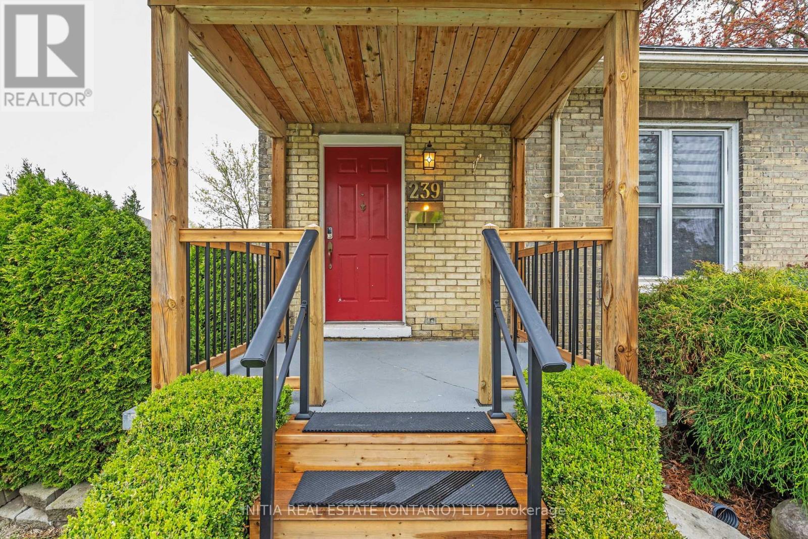 Property at 239 QUEEN STREET image 4