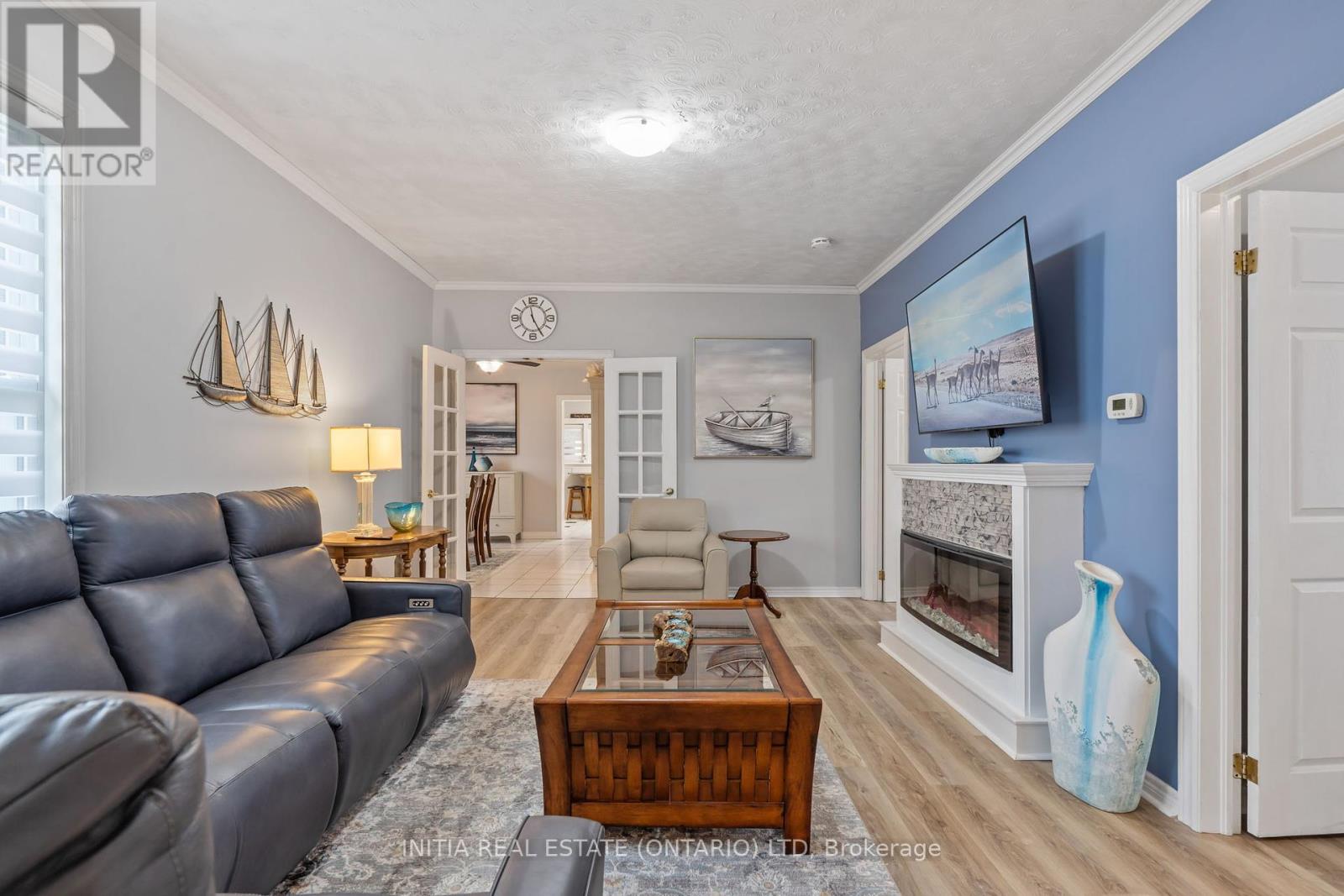239 Queen Street, Strathroy Caradoc (Se), Ontario  N7G 2J3 - Photo 6 - X12132564