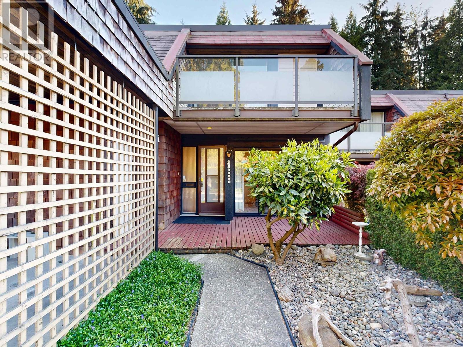 9828 Belfriar Drive, Burnaby, British Columbia  V3N 4N1 - Photo 3 - R2998572