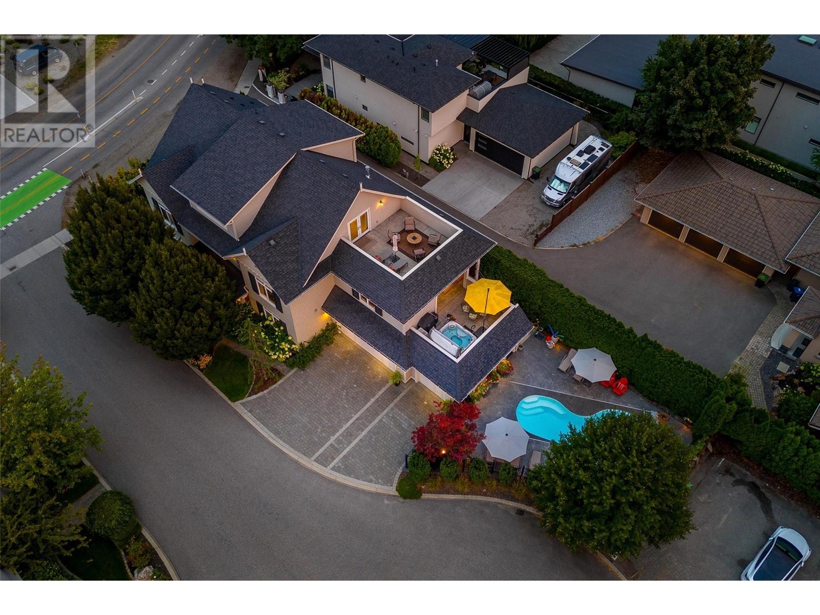 2410 Abbott Street Unit# 4, Kelowna, British Columbia  V1Y 1E8 - Photo 2 - 10343396