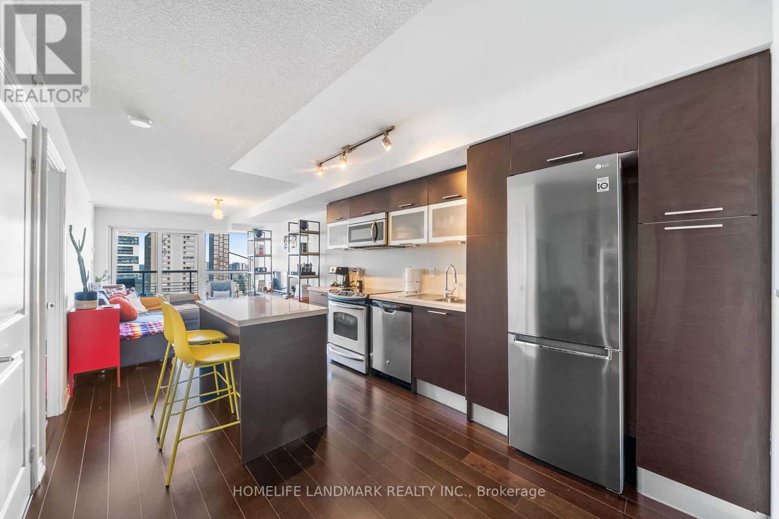 2403 - 386 Yonge Street, Toronto, Ontario  M5B 0A5 - Photo 5 - C12132568