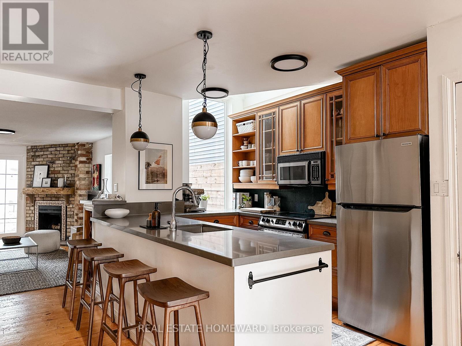 Property at 211 HAMILTON STREET image 2