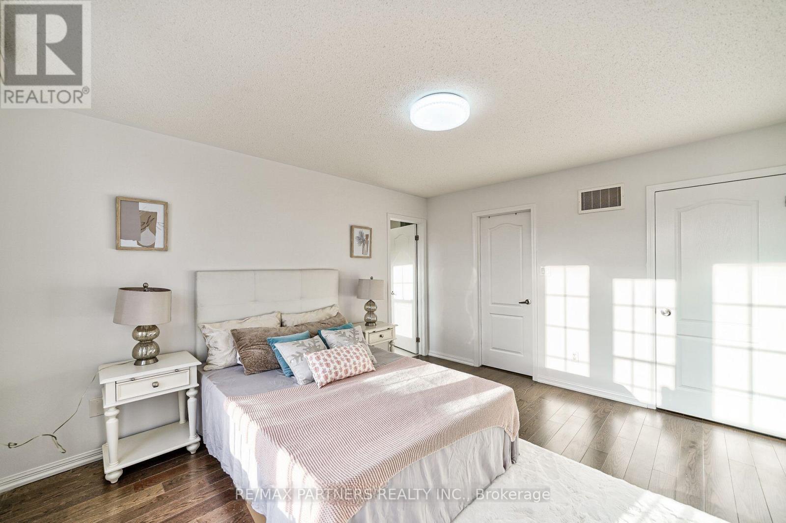2746 Bur Oak Avenue, Markham, Ontario  L6B 1K1 - Photo 12 - N12132573