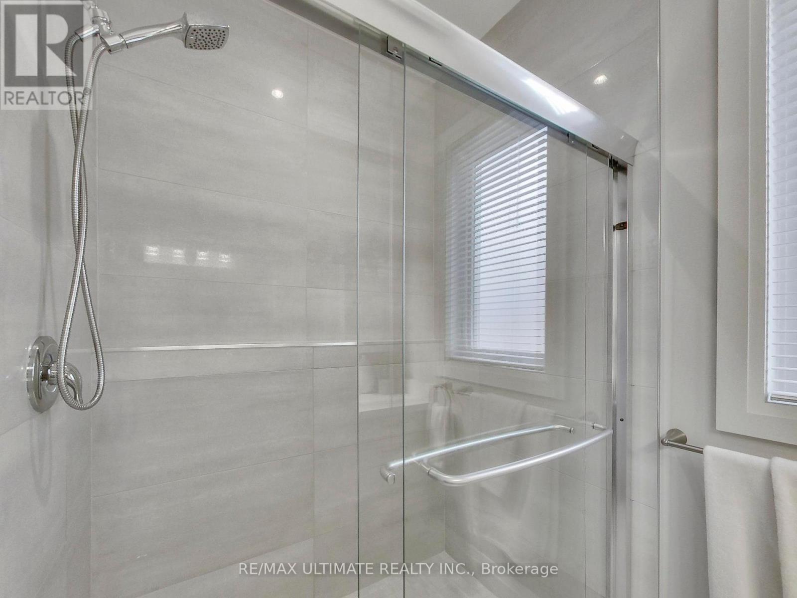 121 Lily Drive, Wasaga Beach, Ontario  L9Z 2Z2 - Photo 26 - S12132560