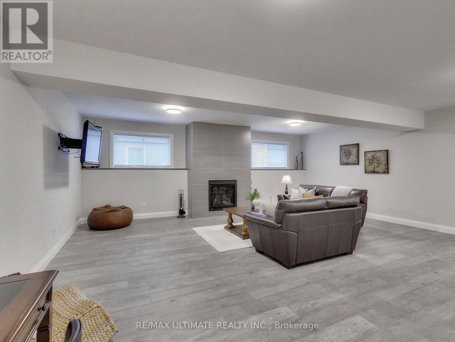 121 Lily Drive, Wasaga Beach, Ontario  L9Z 2Z2 - Photo 31 - S12132560