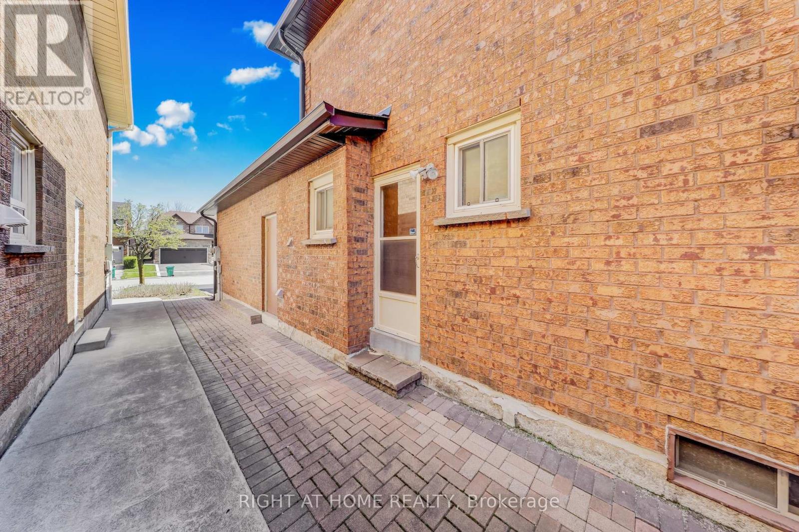 Property at 4341 IDLEWILDE CRESCENT image 4