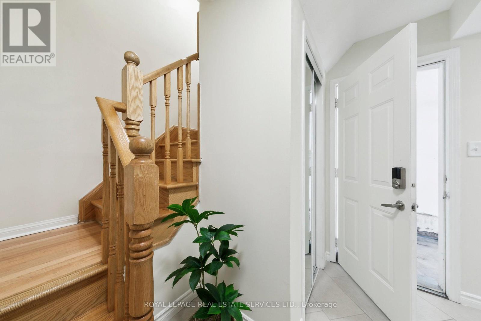 3033 Drumloch Avenue, Oakville, Ontario  L6M 5H9 - Photo 10 - W12132546