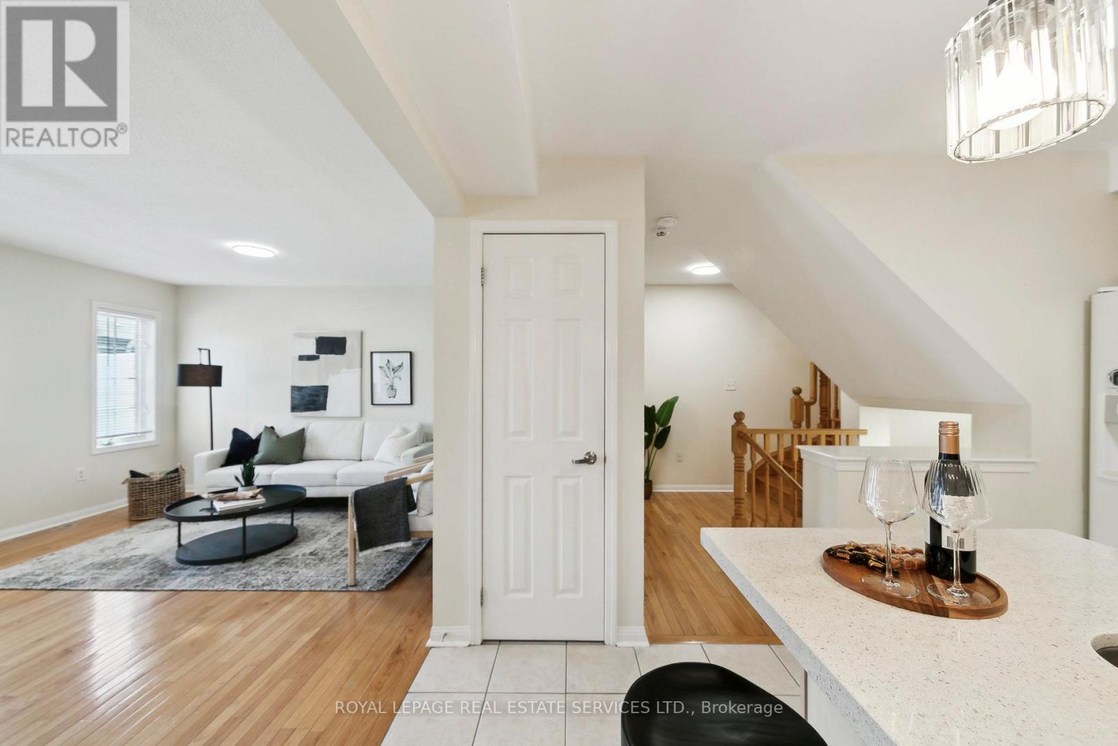 3033 Drumloch Avenue, Oakville, Ontario  L6M 5H9 - Photo 15 - W12132546